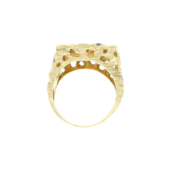 Anillo tipo sello calado con sintetico en oro amarillo 12 kilates.