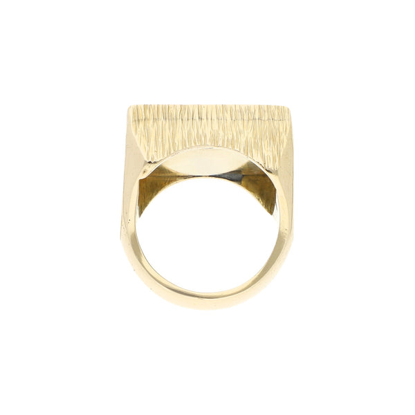 Anillo tipo sello con sintético en oro amarillo 14 kilates.