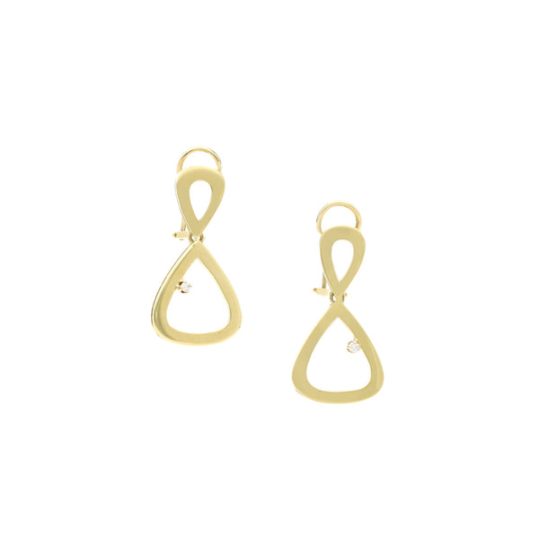 Aretes estilizados con diamantes en oro amarillo 14 kilates.