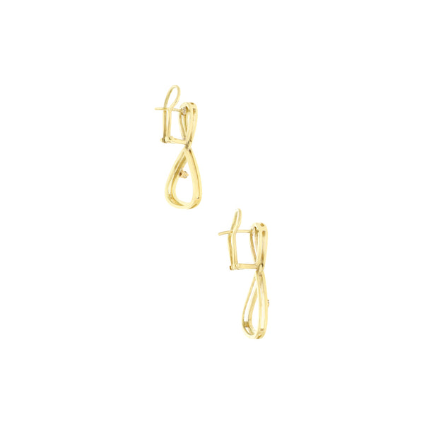 Aretes estilizados con diamantes en oro amarillo 14 kilates.