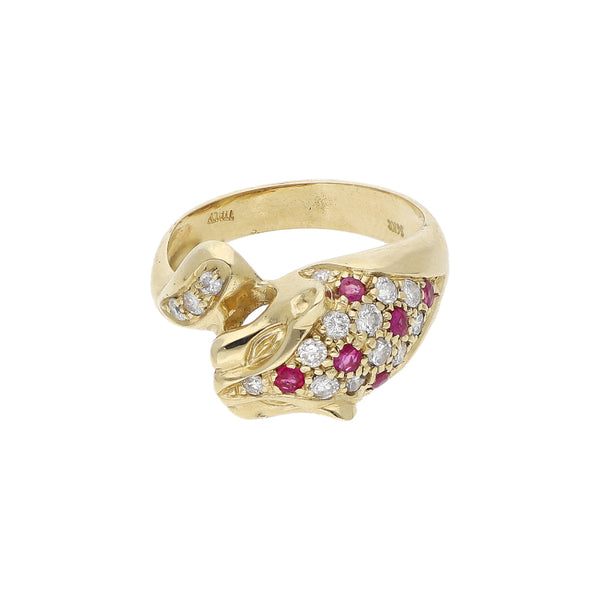 Anillo diseño especial motivo pantera con diamantes y rubíes en oro amarillo 14 kilates.