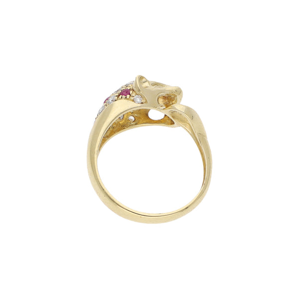 Anillo diseño especial motivo pantera con diamantes y rubíes en oro amarillo 14 kilates.