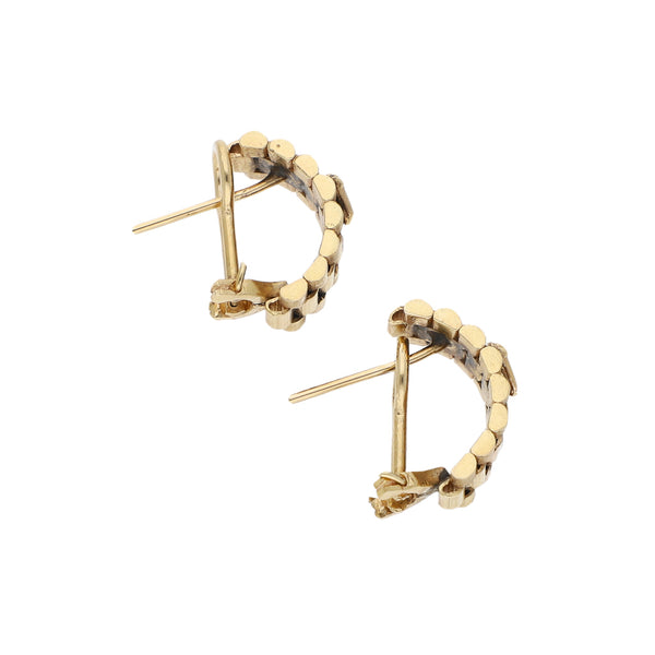 Aretes diseño especial en oro amarillo 14 kilates.