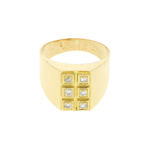 Anillo tipo sello con diamantes en oro amarillo 18 kilates.