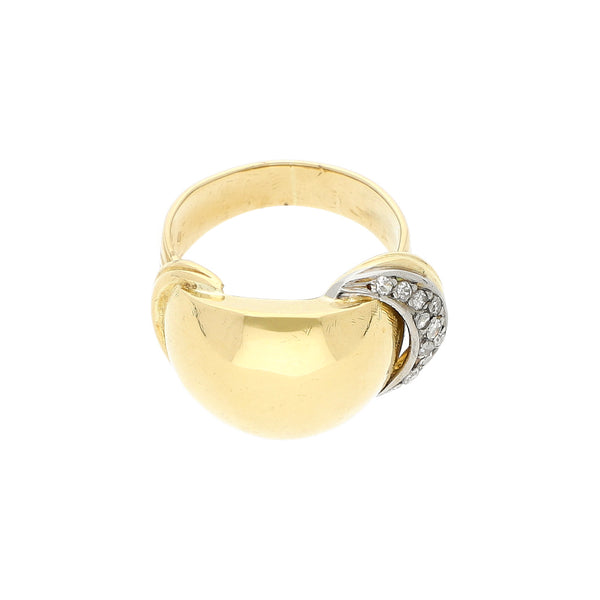 Anillo diseño especial con diamantes en oro amarillo 18 kilates.