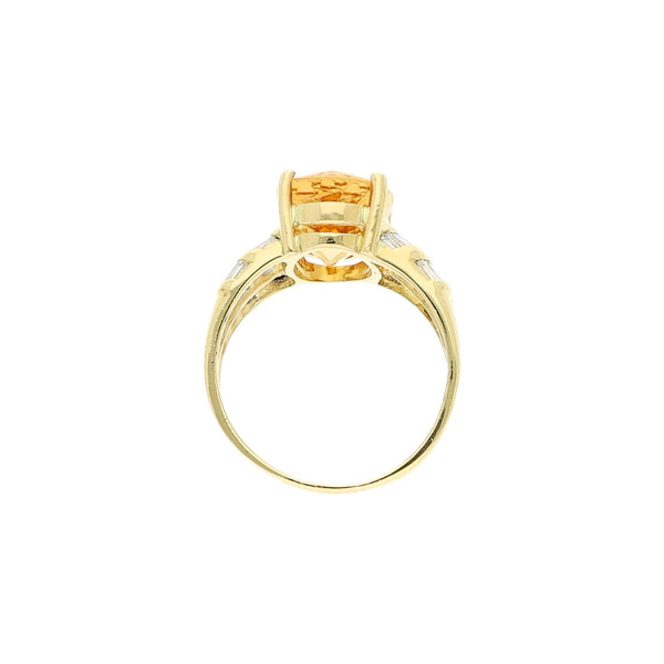 Anillo diseño especial con diamantes y sintético en oro amarillo 14 kilates.