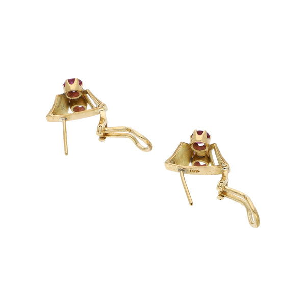 Aretes diseño especial con rubies en oro amarillo 18 kilates.