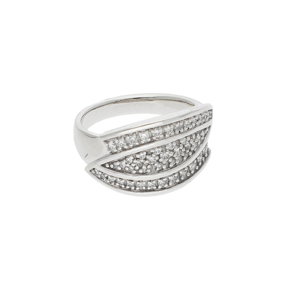 Anillo estilizado con diamantes en oro blanco 14 kilates.