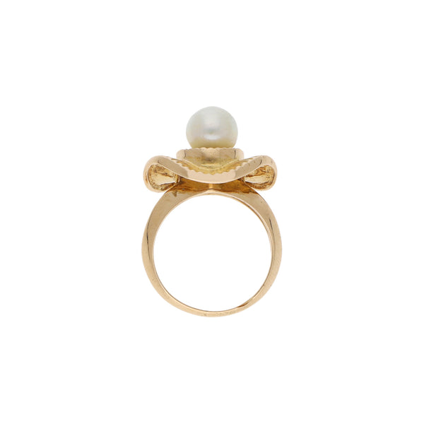 Anillo diseño especial con perla en oro amarillo 18 kilates.