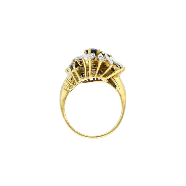 Anillo diseño especial con diamantes y zafiros en oro amarillo 18 kilates.