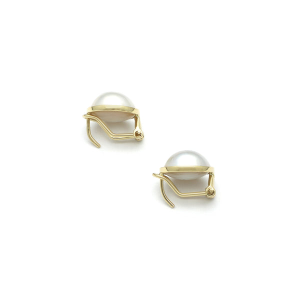 Aretes diseño especial con medias perlas en oro amarillo 14 kilates.
