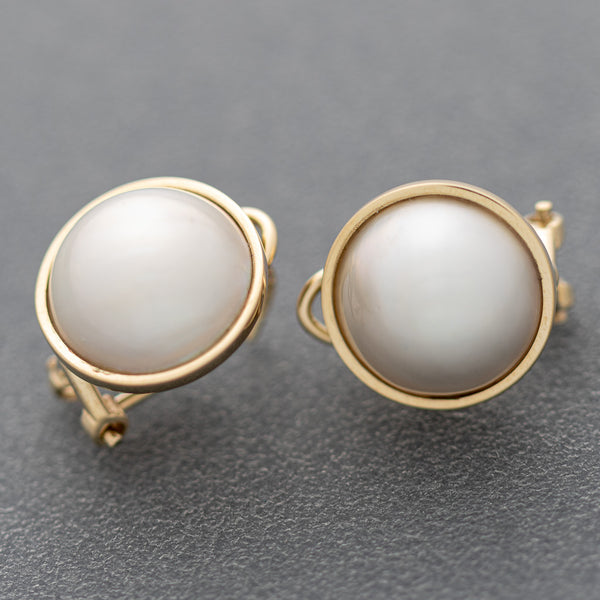 Aretes diseño especial con medias perlas en oro amarillo 14 kilates.