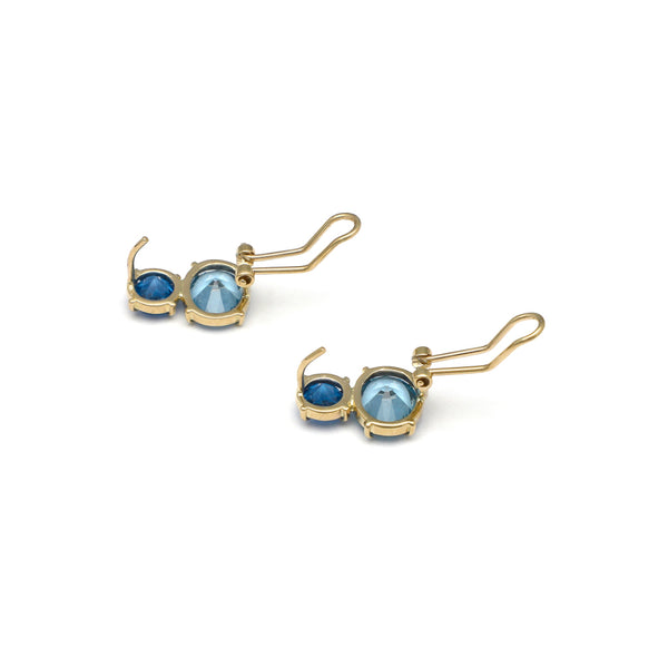 Juego de anillo y aretes diseño especial con agua marina y topacio azul en oro amarillo 14 kilates.