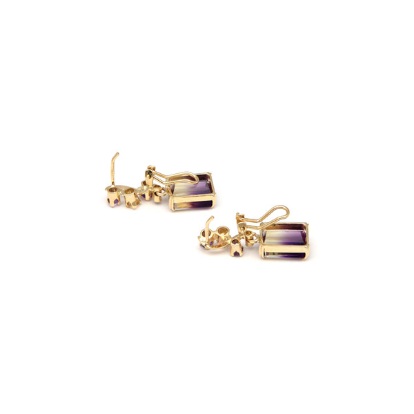 Juego de anillo y aretes diseño especial con diamantes y amatista bicolor en oro amarillo 14 kilates.