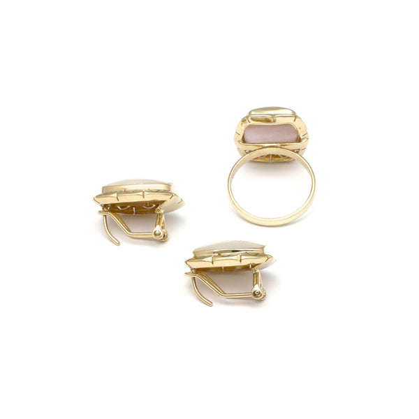 Juego de anillo y aretes calados con osmeñas en oro amarillo 14 kilates.