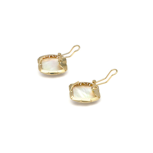 Juego de anillo y aretes calados con osmeñas en oro amarillo 14 kilates.