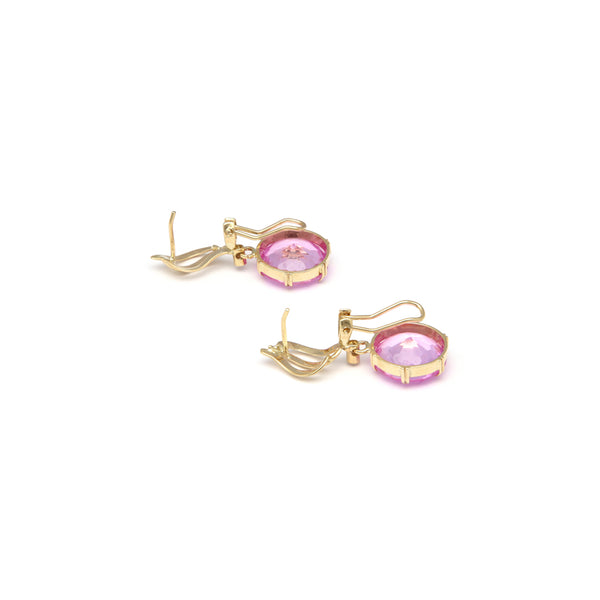 Juego de anillo y aretes estilizados con colgantes de rosas de Francia y sintéticos en oro amarillo 14 kilates.
