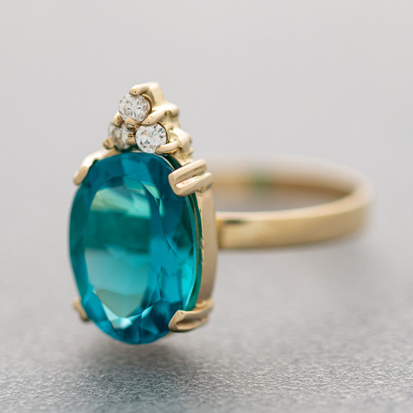 Juego de anillo y aretes diseño especial con diamantes y obsidianas en oro amarillo 14 kilates.