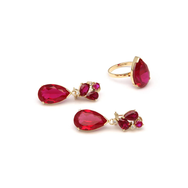 Juego de anillo y aretes estilizados con colgantes de rubíes y sintéticos en oro amarillo 14 kilates.