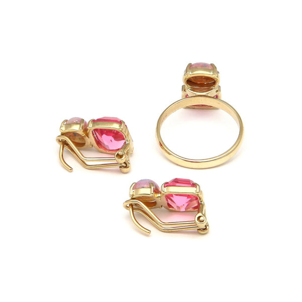 Juego de anillo y aretes diseño especial con rosa de Francia y ópalo en oro amarillo 14 kilates.