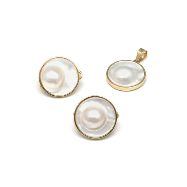 Juego de dije y aretes diseño especial con media perla blíster en oro amarillo 14 kilates.
