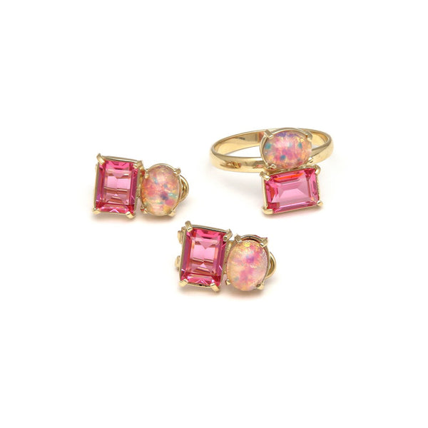 Juego de anillo y aretes diseño especial con rosa de Francia y ópalo en oro amarillo 14 kilates.