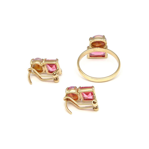 Juego de anillo y aretes diseño especial con rosa de Francia y ópalo en oro amarillo 14 kilates.