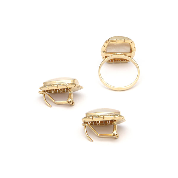 Juego de anillo y aretes diseño especial con perlas osmeñas barril en oro amarillo 14 kilates.