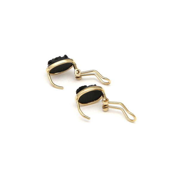 Juego de anillo y aretes diseño especial Motivo dama de perfil con ónix en oro amarillo 14 kilates.