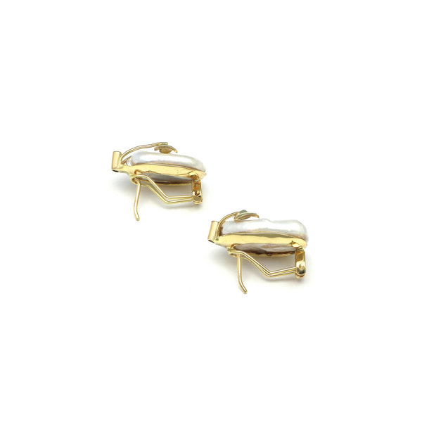 Aretes diseño especial motivo hojas con diamantes y perlas barrocas planas en oro amarillo 14 kilates.