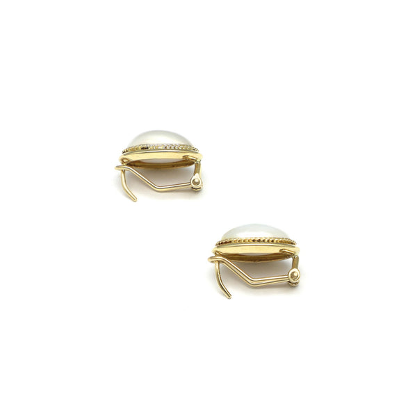 Aretes diseño especial con medias perlas en oro amarillo 14 kilates.