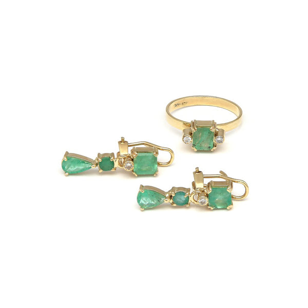 Juego de anillo y aretes diseño especial con diamantes y esmeraldas en oro amarillo 14 kilates.