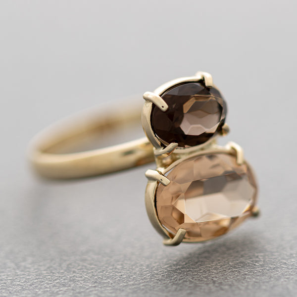 Juego de anillo y aretes diseño especial con citrino y topacio en oro amarillo 14 kilates.
