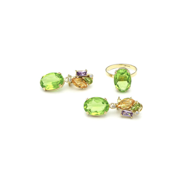 Juego de anillo y aretes diseño especial con colgantes de peridotos y sintéticos en oro amarillo 14 kilates.