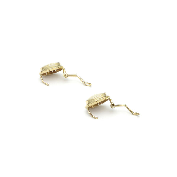 Juego de anillo y aretes calados con osmeña oro amarillo 14 kilates.
