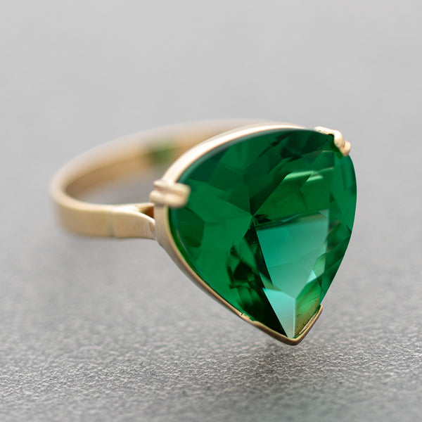 Juego de anillo y aretes diseño especial con colgantes de diamantes y obsidiana en oro amarillo 14 kilates.