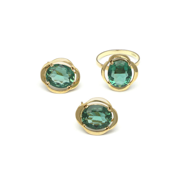 Juego de anillo y aretes diseño especial con cuarzo verde en oro amarillo 14 kilates.