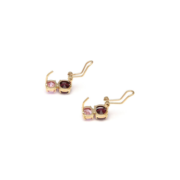 Juego de anillo y aretes diseño especial con amatista y rosa de Francia en oro amarillo 14 kilates.