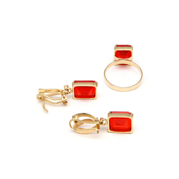 Juego de anillo y aretes diseño especial con diamantes y jacinto en oro amarillo 14 kilates.