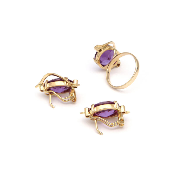Juego de anillo y aretes diseño especial con diamantes y alejandrinas en oro amarillo 14 kilates.