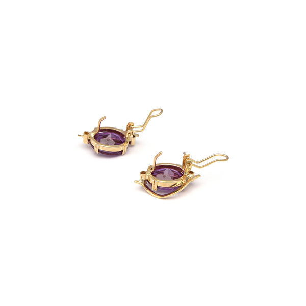Juego de anillo y aretes diseño especial con diamantes y alejandrinas en oro amarillo 14 kilates.