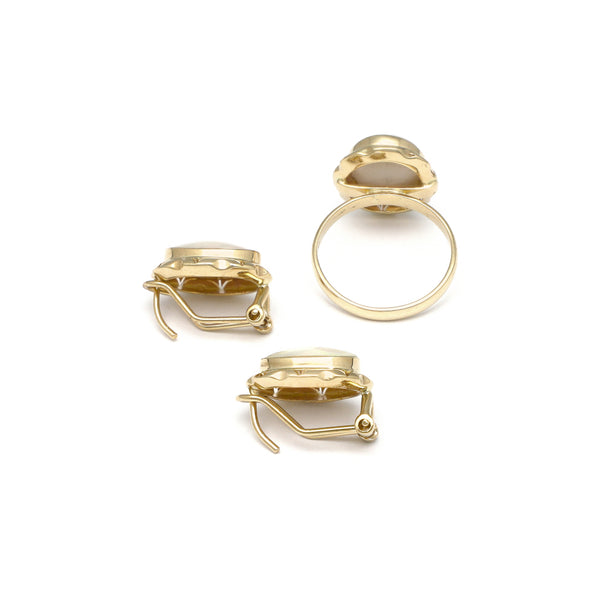 Juego de anillo y aretes calados con osmeña en oro amarillo 14 kilates.