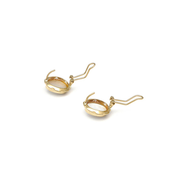 Juego de anillo y aretes calados con osmeña en oro amarillo 14 kilates.