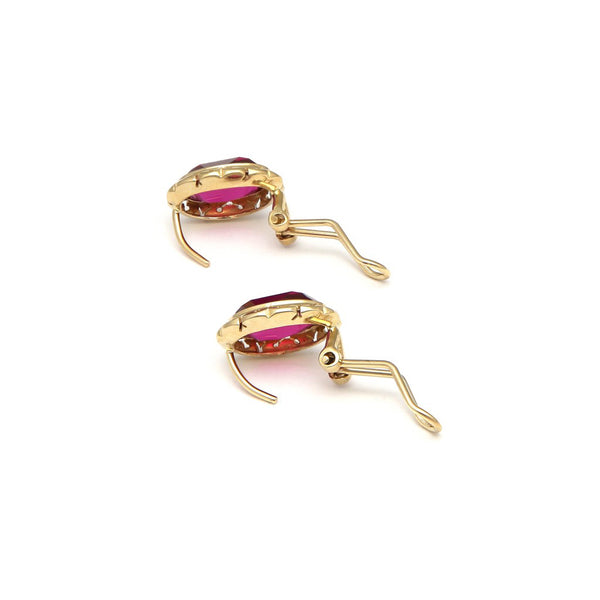 Aretes diseño especial con rubíes en oro amarillo 14 kilates.