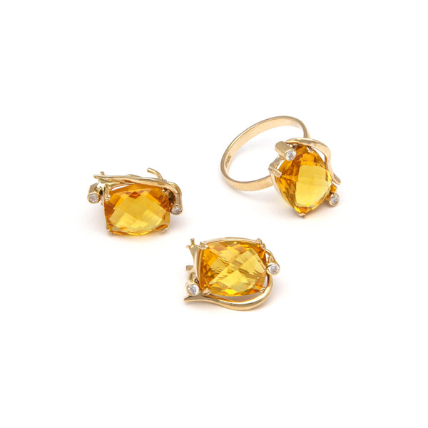 Juego de anillo y aretes calados con citrinos y sintéticos en oro amarillo 14 kilates.