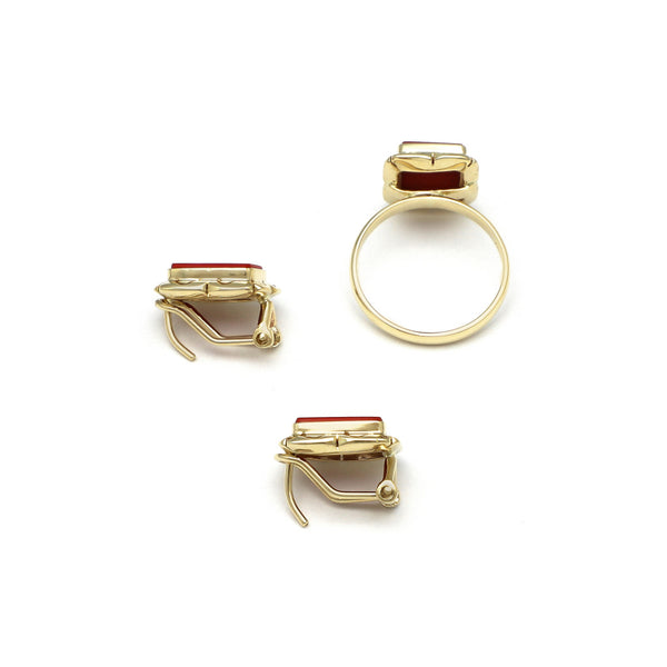 Juego de anillo y aretes diseño especial con ágata roja en oro amarillo 14 kilates.