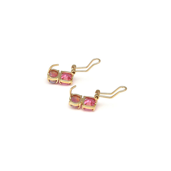Aretes diseño especial con rosa de Francia y ópalo en oro amarillo 14 kilates.