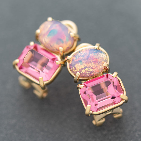 Aretes diseño especial con rosa de Francia y ópalo en oro amarillo 14 kilates.