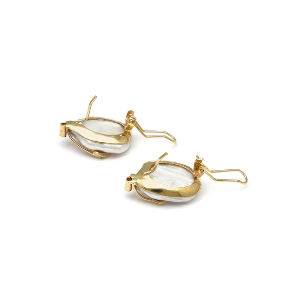 Aretes diseño especial motivo hojas con diamantes y perlas barrocas planas en oro amarillo 14 kilates.