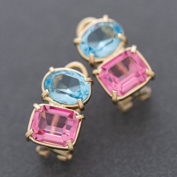 Aretes diseño especial con rosa de Francia y aguamarina en oro amarillo 14 kilates.
